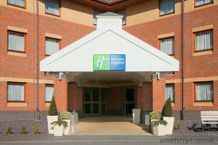 Holiday Inn Express Taunton East, An Ihg Hotel Extérieur photo